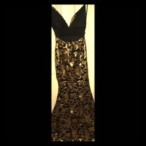 Fashion Nova Evening Gown Black/Gold🖤